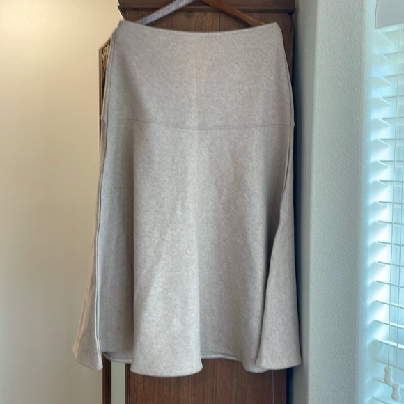 Like new OGL oatmeal heathered cashmere like skirt. Medium - Picture 1 of 3